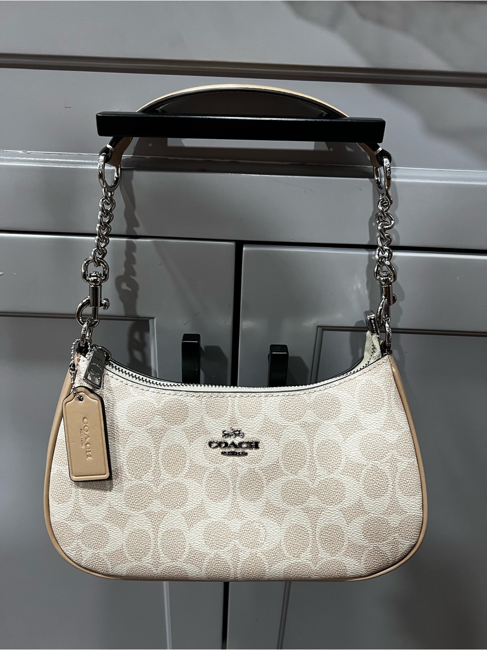 Coach Beige Signature Canvas Shoulder Bag with Tan Trim - Picture 3 of 4